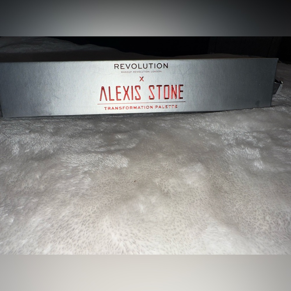 Makeup Revolution X Alexis Stone the Transformation Shimmer Eyeshadow PaletteNEW